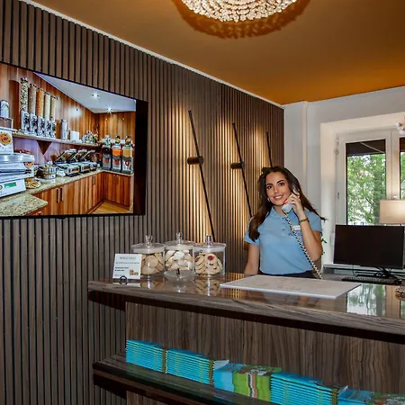 فندق Tiptop Burgschmiet Garni 3*