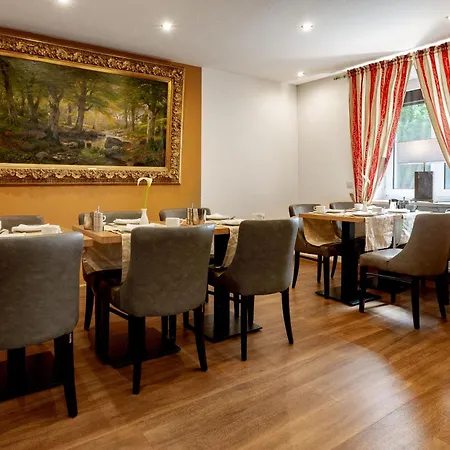 Tiptop Burgschmiet Garni 3* نورنبيرغ