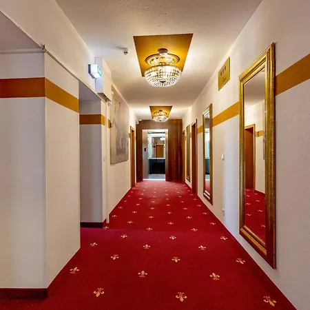 Tiptop Burgschmiet Garni Szálloda