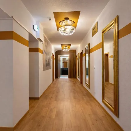 Tiptop Burgschmiet Garni 3*