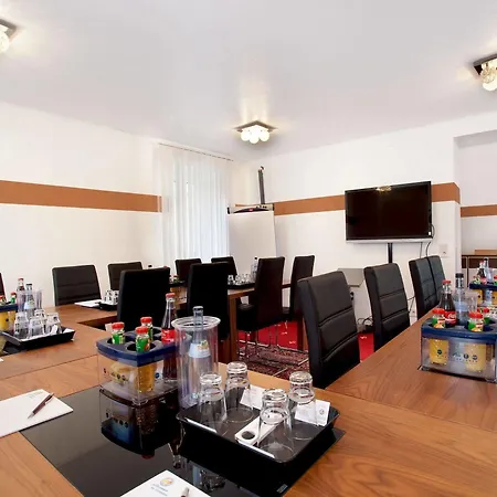 Tiptop Burgschmiet Garni 3* Núremberg