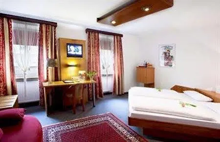 Tiptop Burgschmiet Garni Hotel 3*