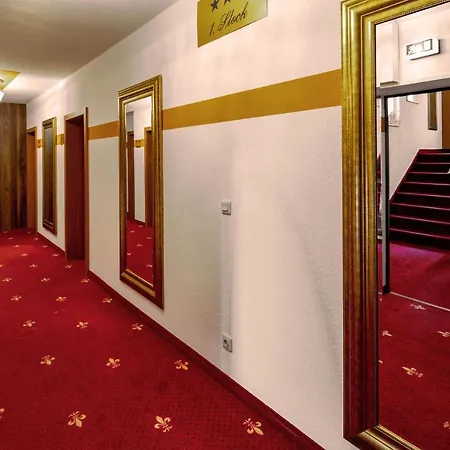 Hotel Tiptop Burgschmiet Garni 3*