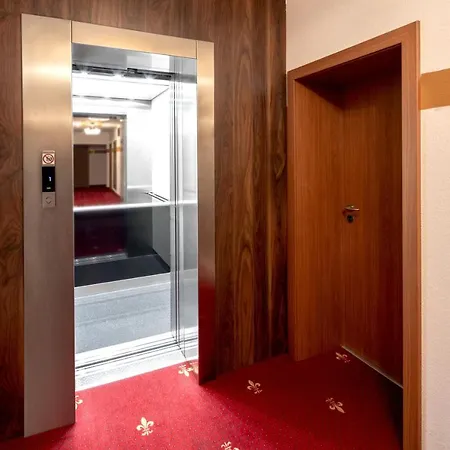 Tiptop Burgschmiet Garni 3* Nürnberg