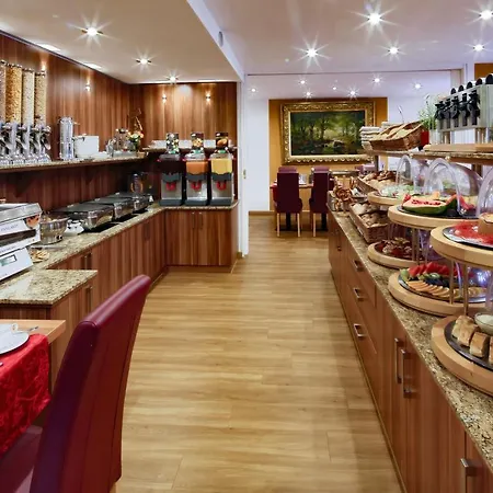 Tiptop Burgschmiet Garni Hotel