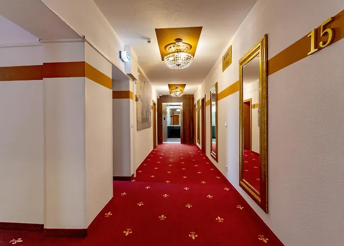 Tiptop Burgschmiet Garni Szálloda