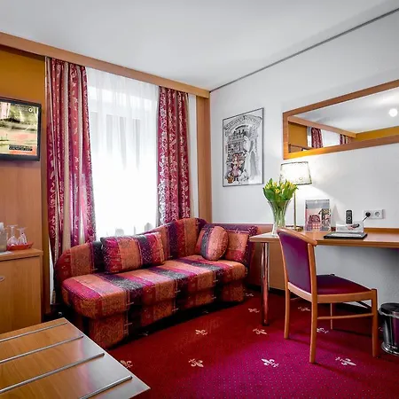 Tiptop Burgschmiet Garni Hotel 3*