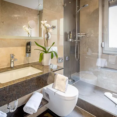 Tiptop Burgschmiet Garni Hotel 3*