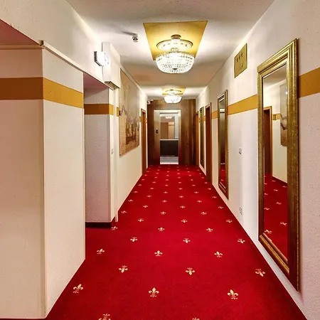 Tiptop Burgschmiet Garni 3*