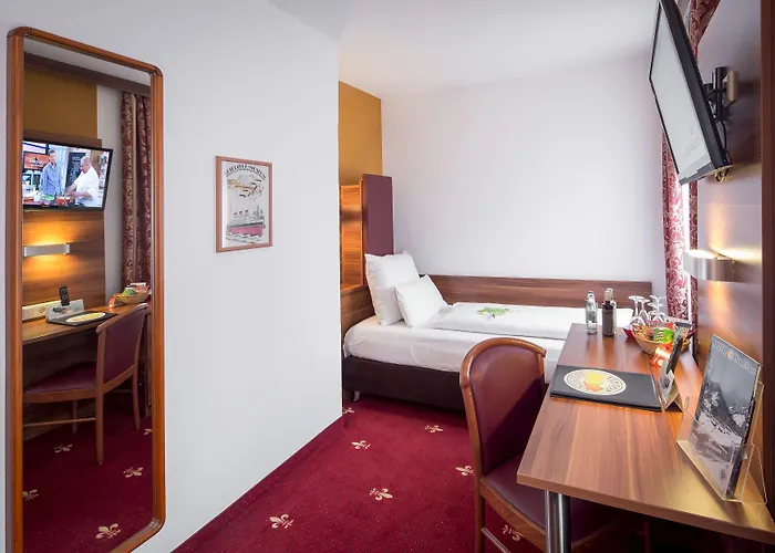 Tiptop Burgschmiet Garni Hotel 3*