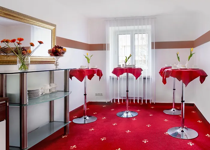 Hotel Tiptop Burgschmiet Garni